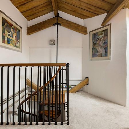 Wild Roses Serviced Apartments - Excel Warehouse 2 Лондон Екстер'єр фото