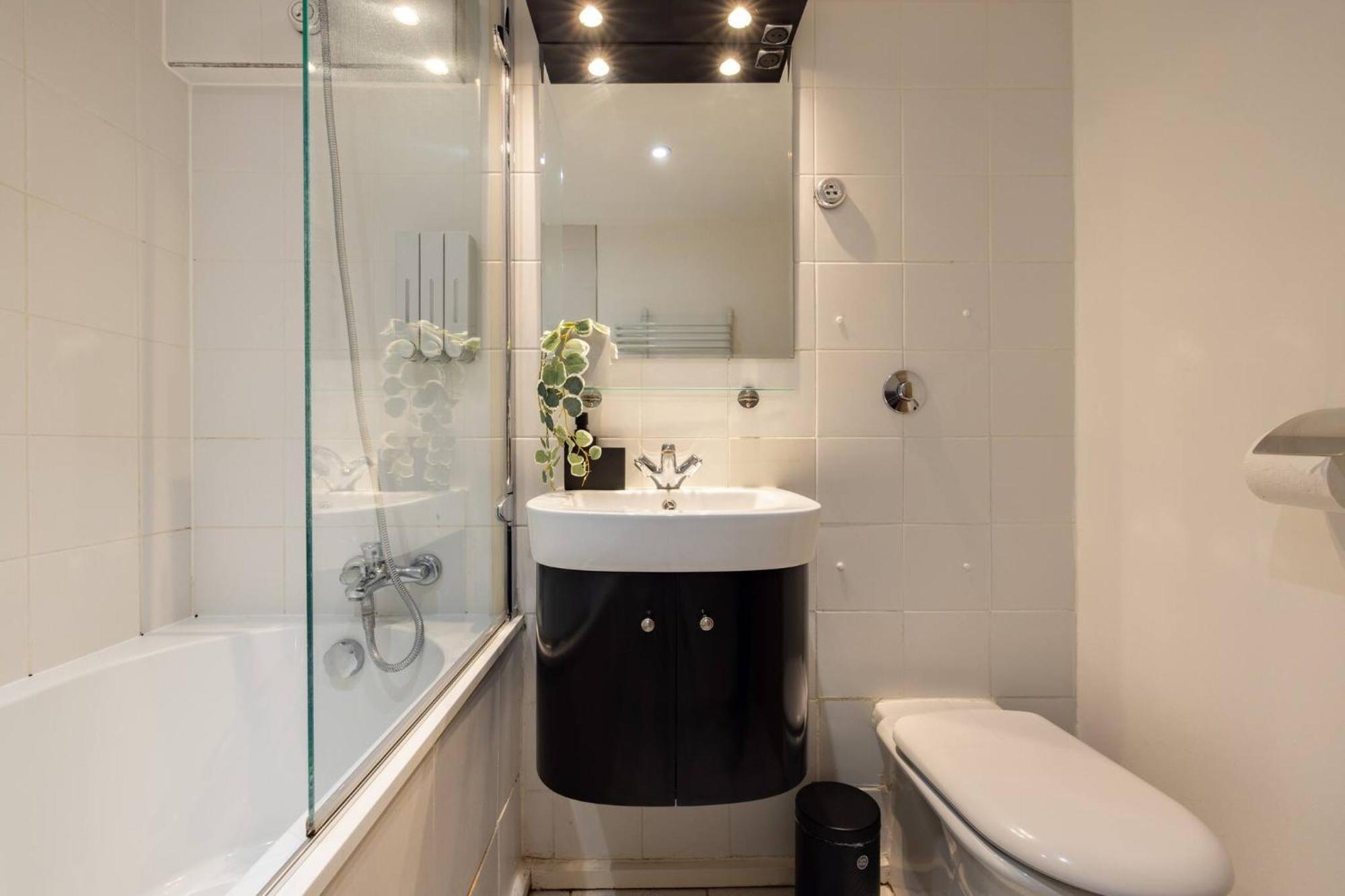 Wild Roses Serviced Apartments - Excel Warehouse 2 Лондон Екстер'єр фото