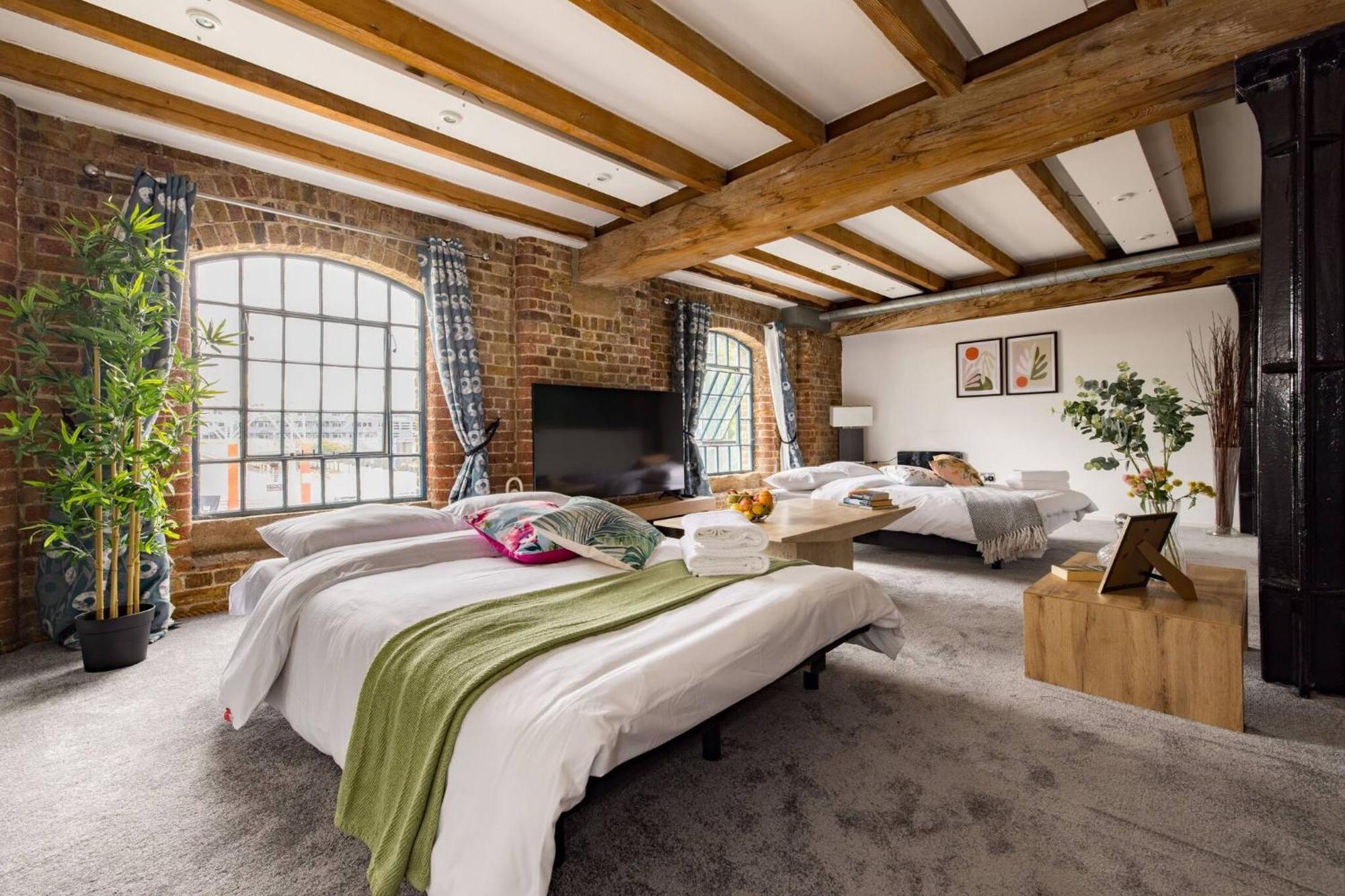 Wild Roses Serviced Apartments - Excel Warehouse 2 Лондон Екстер'єр фото