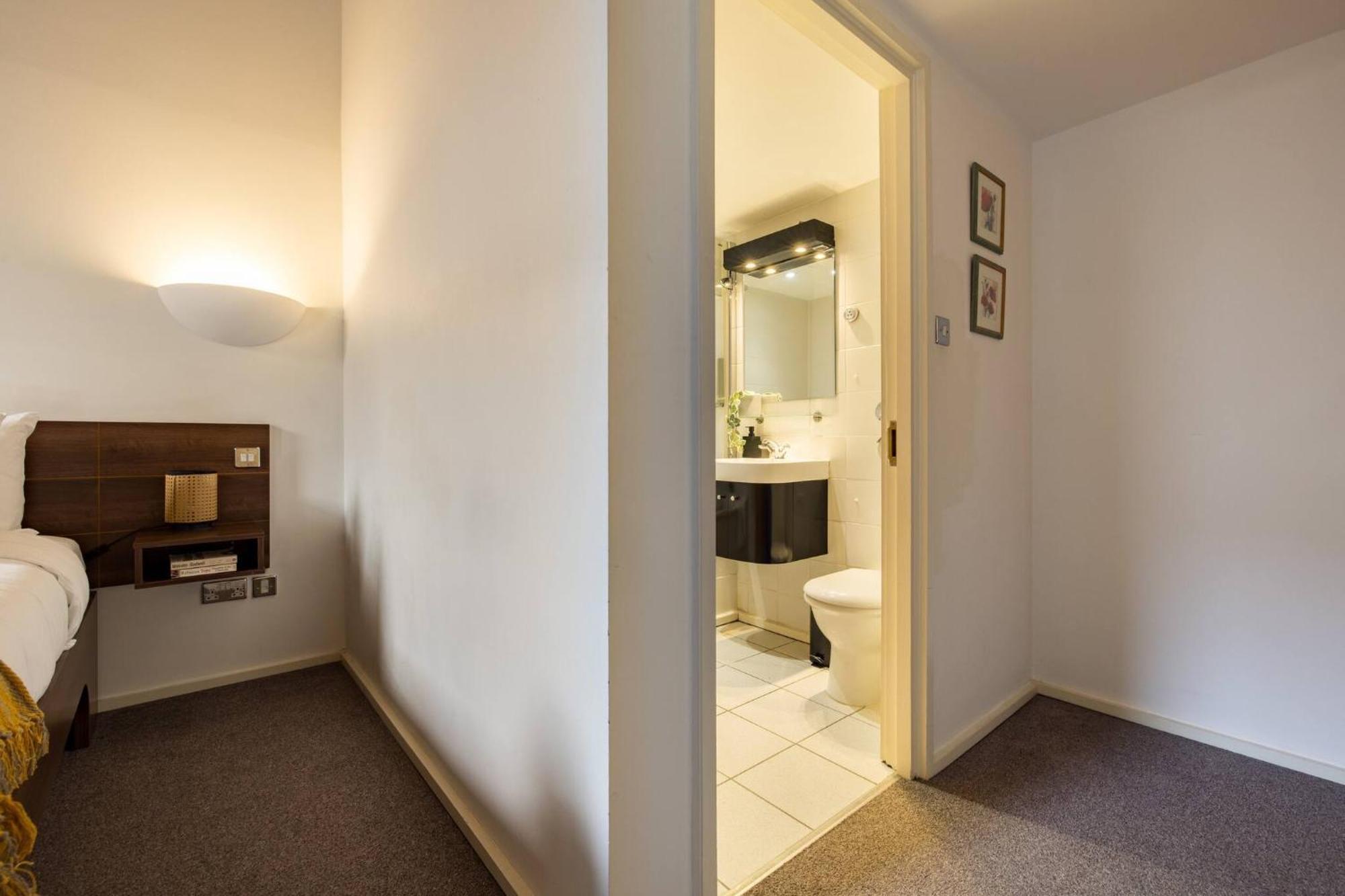 Wild Roses Serviced Apartments - Excel Warehouse 2 Лондон Екстер'єр фото