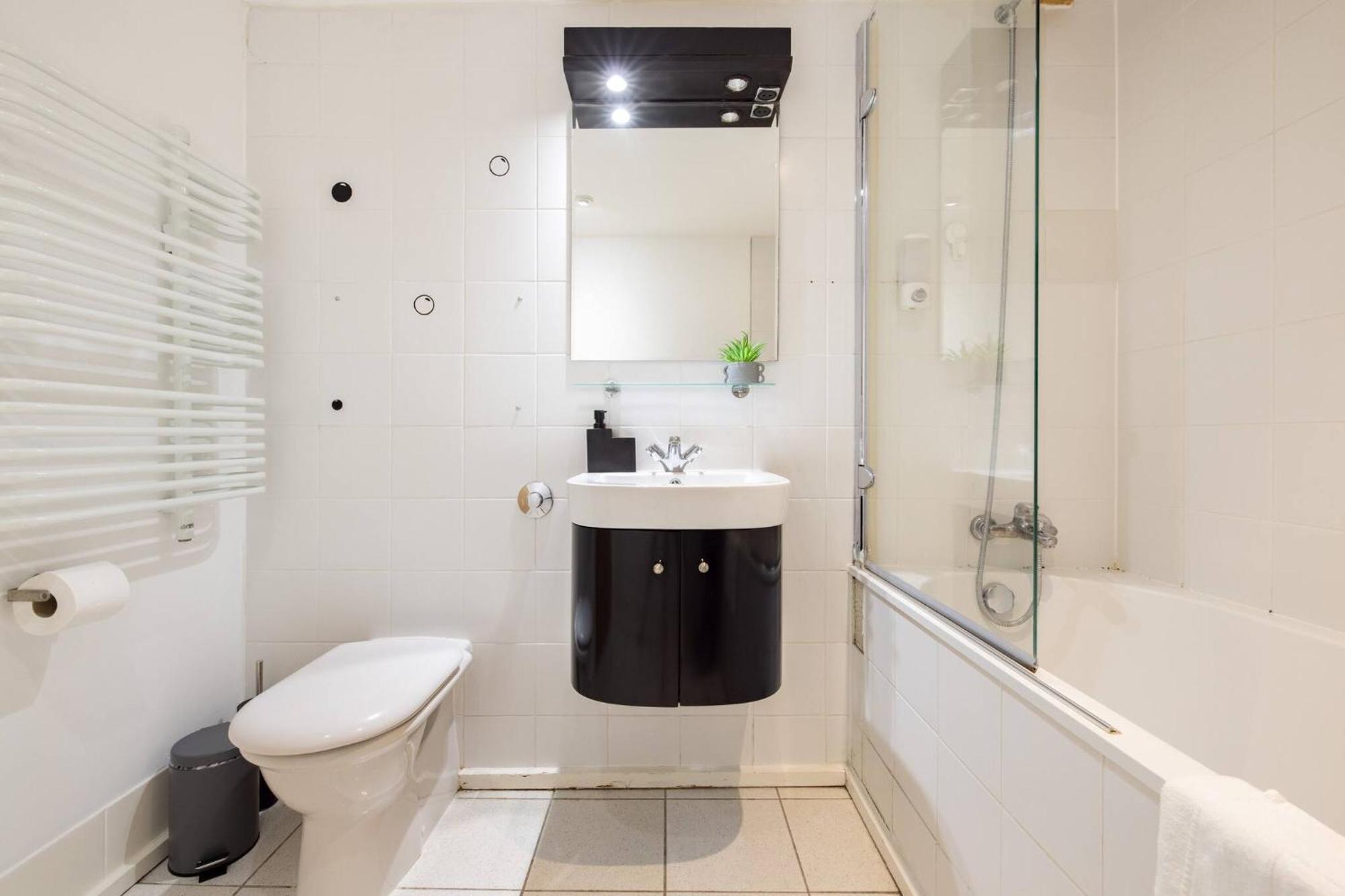 Wild Roses Serviced Apartments - Excel Warehouse 2 Лондон Екстер'єр фото