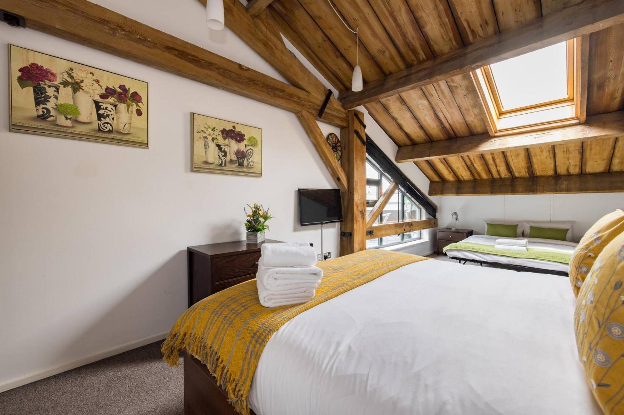 Wild Roses Serviced Apartments - Excel Warehouse 2 Лондон Екстер'єр фото